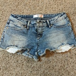 No boundaries shorts